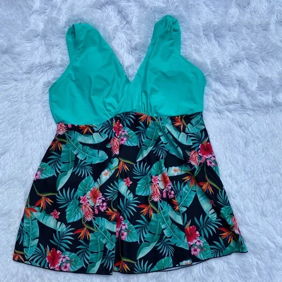 2 Piece Swimsuit With Swim Shorts - Picture 6 of 13